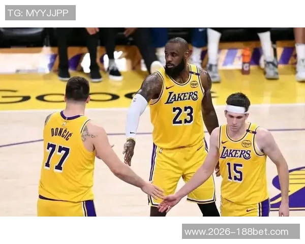 詹姆斯回忆童年训练经历强调团队战术转变的重要性 詹姆斯回忆童年训练经历强调团队战术转变的重要性