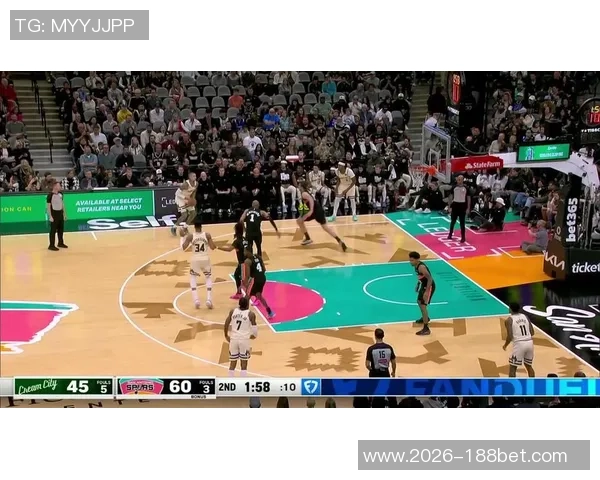 字母哥无奈感叹队友表现不佳特纳罗林斯小波特外线投篮惨淡