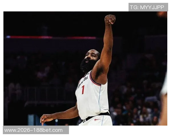 哈登36岁依旧拼搏51分钟赛场上的孤独与坚持让人心疼 哈登36岁依旧拼搏51分钟赛场上的孤独与坚持让人心疼